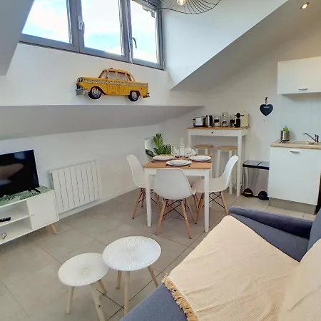Stop Chez M District # Qualite # Confort # Simplicite Villeurbanne Extérieur photo