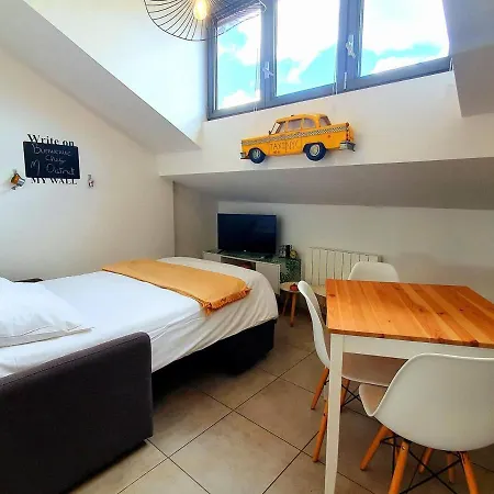 Stop Chez M District # Qualite # Confort # Simplicite Villeurbanne Extérieur photo
