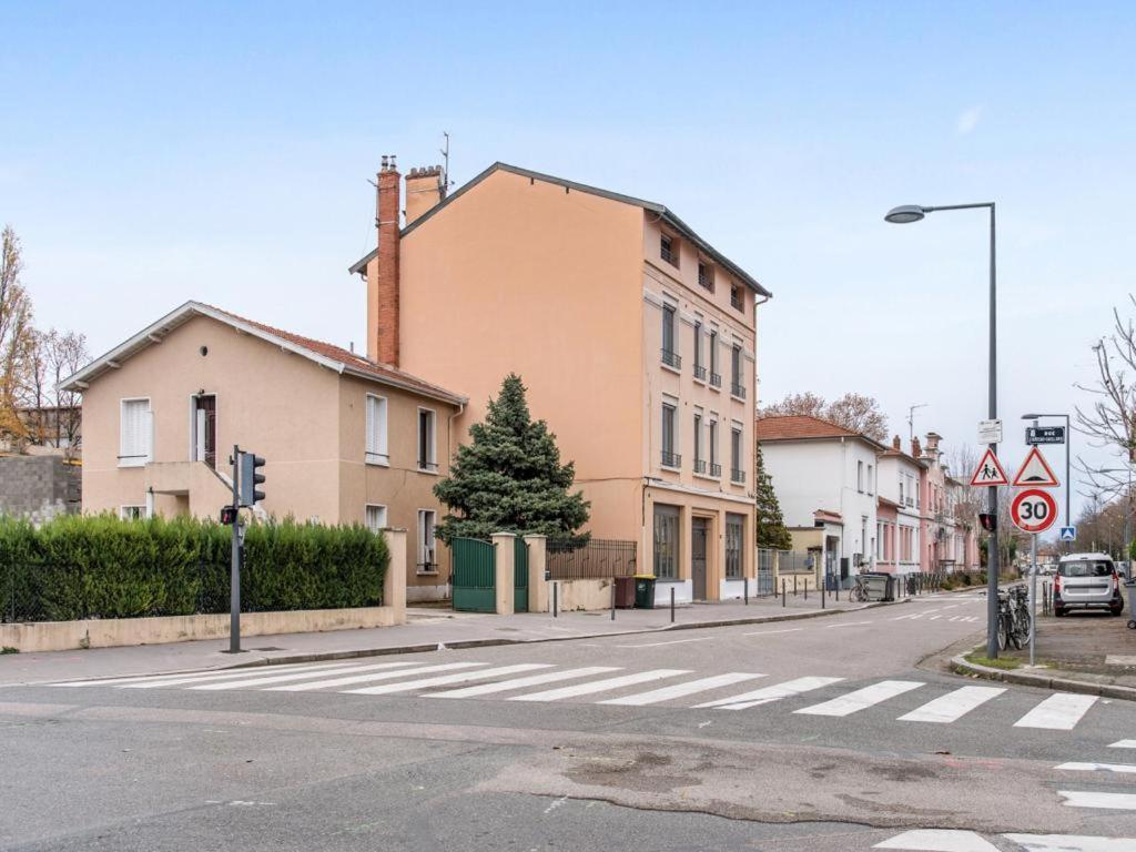 Stop Chez M District # Qualite # Confort # Simplicite * Villeurbanne